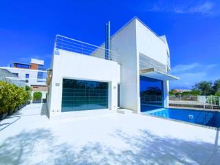 Chalet à Alicante Golf. Se vende chalet en primera línea del golf