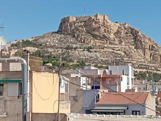 Àtic a Barrio del Centro. Ático luminoso con vistas al castillo en el corazón de alicante