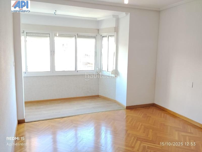 Foto dfa43e68-a09d-4be7-b2fb-4a3a8f9df54b. Alquiler piso espectacular piso reformado en el corazón en Alicante