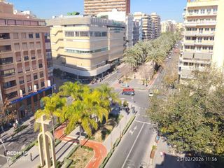 Flat en Ensanche-Diputaci�n. Gran piso de 150 m2 aprox. en piso alto, muy luminoso, con 5 hab