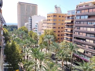 Etagenwohnung en Ensanche-Diputaci�n. Gran piso de 150 m2 aprox. en piso alto, muy luminoso, con 5 hab
