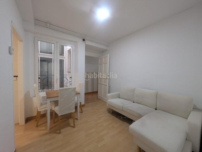 Foto ff8ce31b-bdab-4de9-ac57-339da82c7908. Lloguer pis a calle de fernández de los ríos 6 a Madrid