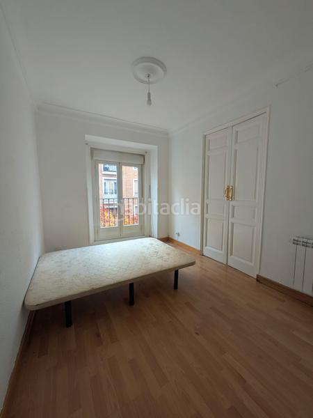 Foto 359cd4ec-087d-4677-9d9b-3066147a5093. Alquiler piso en calle de fernández de los ríos 6 en Madrid