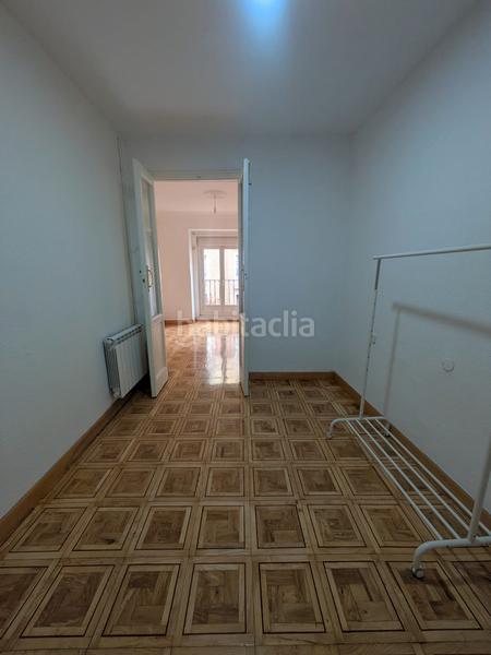 Foto 7b7963b3-bc3a-4b25-85a6-2685f0f213c8. Alquiler piso en calle de fernández de los ríos 6 en Madrid