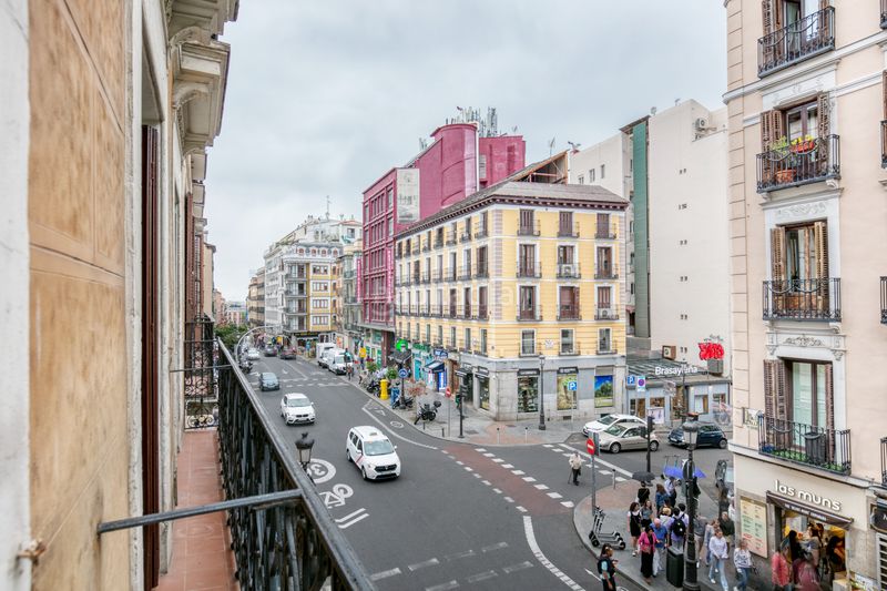 Foto 1adc2b71-1a05-48d3-9b4a-258ddd068b1e. Rent flat in calle mayor 45 in Sol Madrid