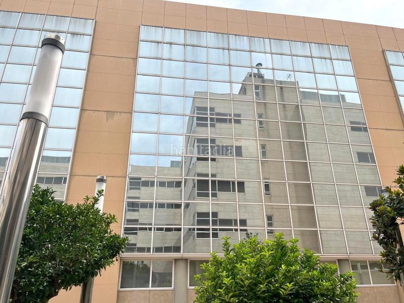 Foto 678ddb5a-0367-494d-8f0b-cb9fbae9f2ed. Büro mit parking in Simancas Madrid