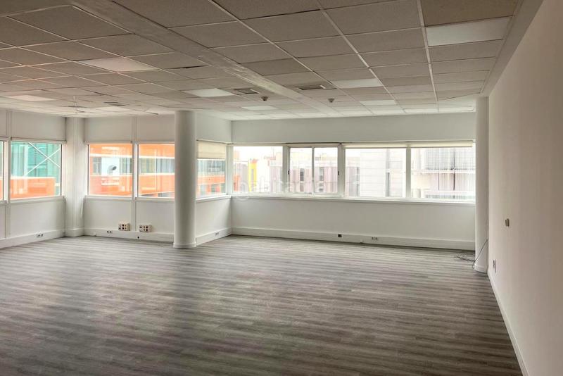 Foto c79f01af-9529-4c76-919e-61f4dd281768. Büro mit parking in Simancas Madrid