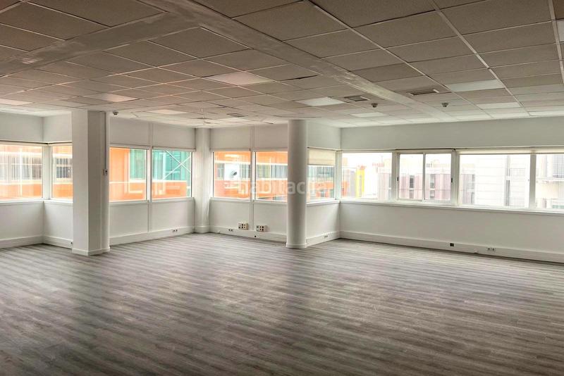 Foto 49c35ae2-76a1-49bf-9488-fbb676b00397. Ufficio con parcheggio in Simancas Madrid