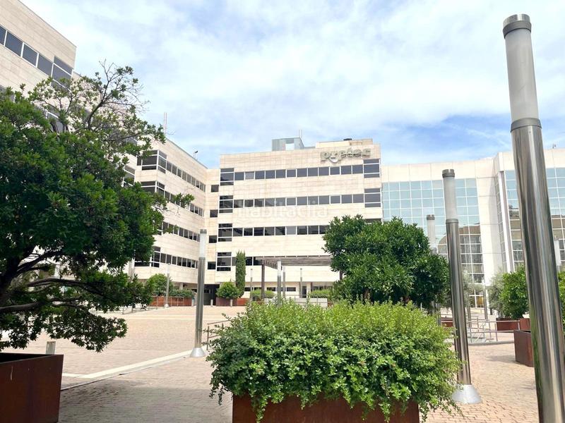 Foto d4c4971e-a33e-43ea-af02-4686904a0d93. Ufficio con parcheggio in Simancas Madrid