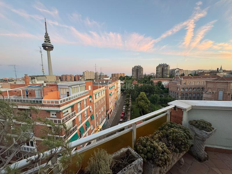 Foto a5e6d063-41bc-4d45-ba00-0f26765a7662. Àtic amb calefacció aparcament a Fuente del Berro Madrid