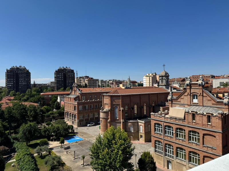 Foto b80c1e96-4ecc-43ce-bdc9-13bb03a04576. Dachwohnung mit heizung parking in Fuente del Berro Madrid