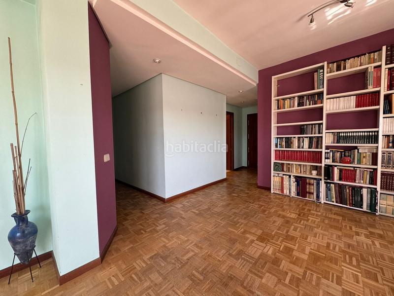 Foto 16f957aa-bcd1-4cb8-8357-b558eee444ca. Penthouse with heating parking in Fuente del Berro Madrid