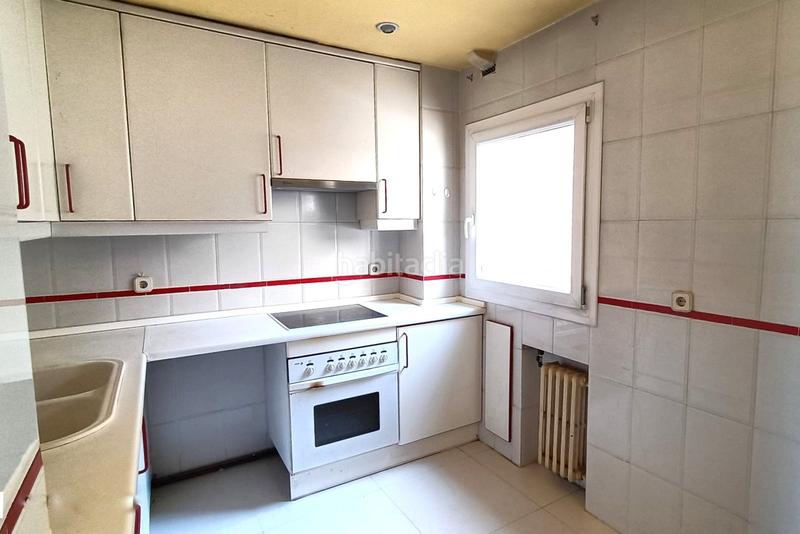 Foto 37b50f6e-4239-40ec-b85f-e3c6dd788be6. Penthouse with heating parking in Fuente del Berro Madrid