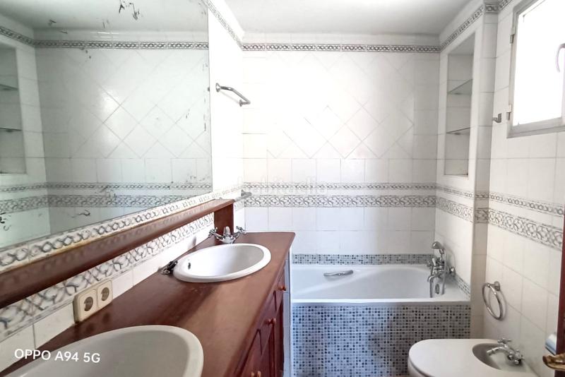 Foto a7c32bbf-ce80-488f-b38f-a23be5965139. Penthouse with heating parking in Fuente del Berro Madrid