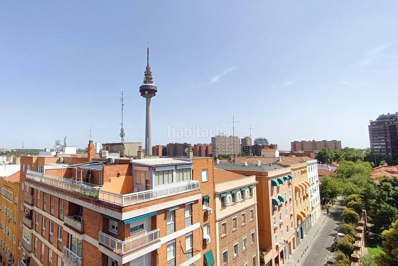Foto ba1f32d1-0d18-485d-95f0-214cfa323f83. Penthouse with heating parking in Fuente del Berro Madrid