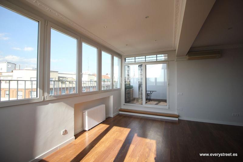 Foto b4d30e3f-54c5-4b14-a473-6839053e9480. Rent penthouse with heating in Argüelles Madrid