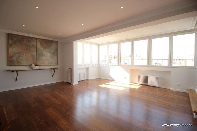 Foto c9c2893a-70ad-4d9b-bd6b-d96d2b075712. Rent penthouse with heating in Argüelles Madrid