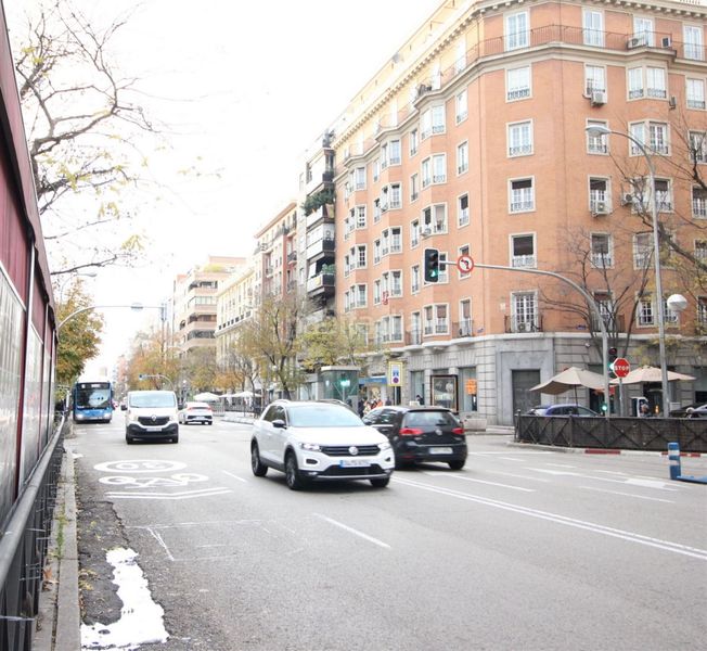 Foto c96bf62c-4b68-4193-8121-f88ac3e165d7. Pis amb calefacció a Castellana Madrid