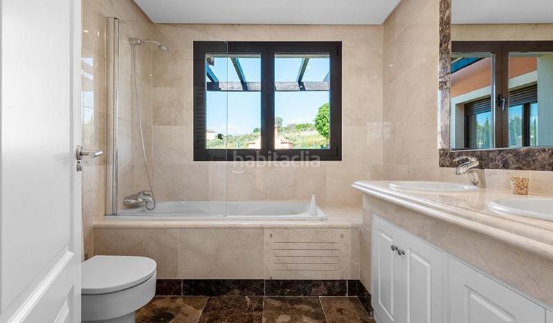 Foto 429fa944-a24e-4423-ac66-267590cc0588. Miete reihenhaus mit pool in Valle Romano Golf Estepona