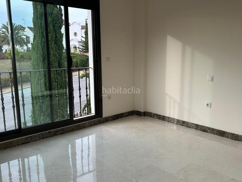 Foto b17dbdaf-704f-4bed-8fa8-e817206d4635. Miete reihenhaus mit pool in Valle Romano Golf Estepona