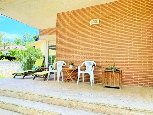 Foto 20d5faff-cbd5-4ee7-81ad-bfd412621483. Xalet amb calefacció aparcament piscina a Las Aves Aranjuez