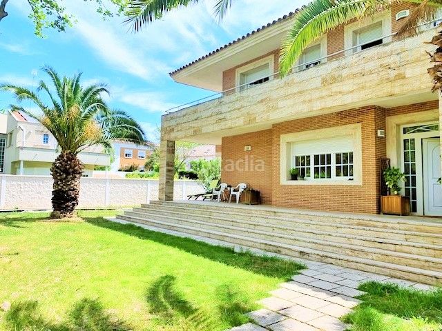 Foto 3ba3de5b-2325-4284-92c4-78761949d898. Xalet amb calefacció aparcament piscina a Las Aves Aranjuez