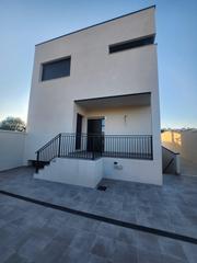 Casa aparellada a Los Hueros. Exclusivo pareado en villalbilla  tu nuevo hogar te espera!
