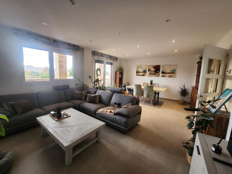 Foto 05659925-0200-4b63-b644-f7ac76a6051d. Doppelhaus mit parking pool in Los Hueros Villalbilla