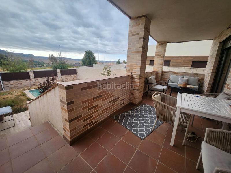 Foto 09f31c20-c1af-4b5b-b050-9eb1156124af. Casa aparellada amb aparcament piscina a Los Hueros Villalbilla