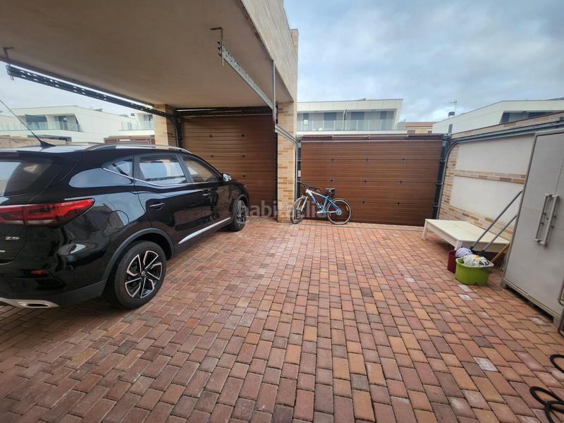 Foto 9edb29d6-72fe-43e9-8e59-37e829826df3. Doppelhaus mit parking pool in Los Hueros Villalbilla