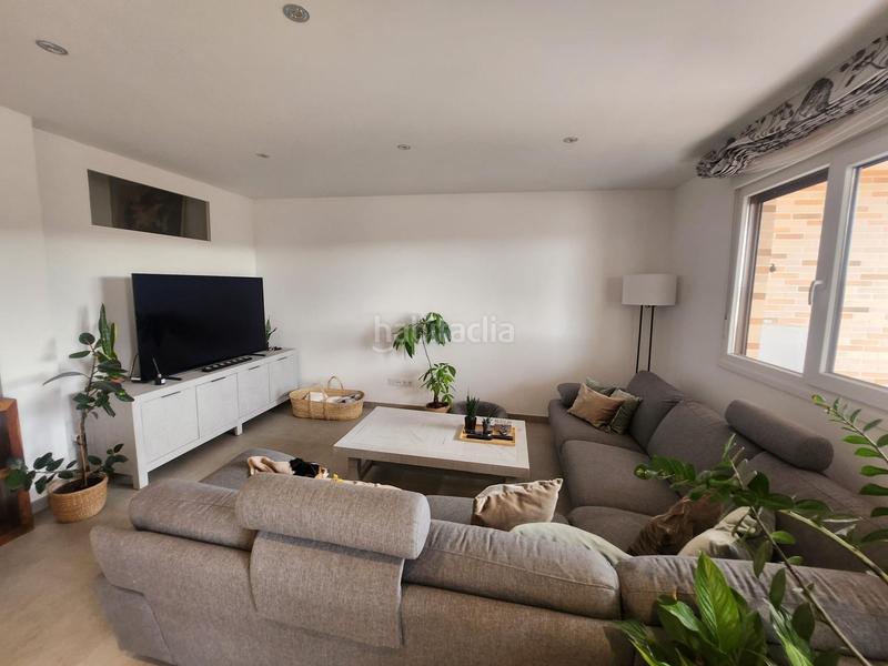 Foto b13d2504-1040-49e6-862c-79a8036306f4. Casa aparellada amb aparcament piscina a Los Hueros Villalbilla