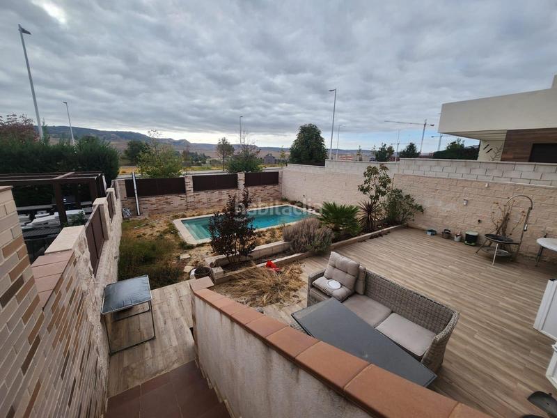 Foto d2bc8f03-ebae-4012-a147-f70949539029. Casa aparellada amb aparcament piscina a Los Hueros Villalbilla