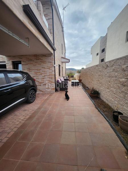 Foto efa32b1a-959d-4b4d-a6f4-2e1386148791. Casa aparellada amb aparcament piscina a Los Hueros Villalbilla