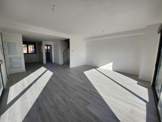 Casa aparellada  Calle pinar de abantos. Pareado en el mirador de villalbilla, tu nuevo hogar te espera!