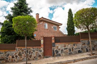Chalet  Calle suiza. Bonito chalet en peñas albas  villalbilla