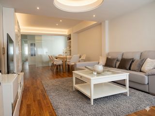 Etagenwohnung in Avenida de américa 50. Piso de 2 dormitorios con 2 baños ,gran salon, y cocina .