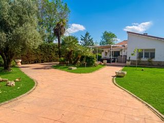 Xalet  Avenida el robledal 17. Casa / chalet independiente en venta en avenida el robledal vill