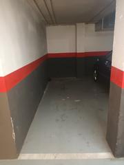 Location Parking moto à Avenida del cerro del águila 13. Amplia plaza de garaje para moto