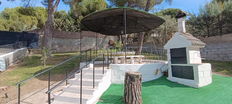 Foto bb8d2c7b-f69d-4cf0-986d-288bfd191a78. Chalet avec cheminée chauffage parking piscine dans Uceda