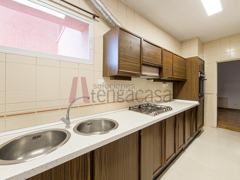 Foto 28053195-e25b-4995-b96d-12427357a0d6. Rent flat with heating parking in Prosperidad Madrid