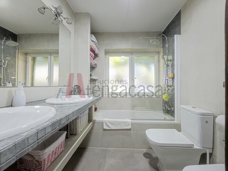 Foto b15f0bec-f609-4a89-a7a4-d2bee84a0406. Chalet  rustico en venta en Valdemorillo pueblo Valdemorillo