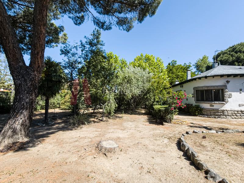 Foto d21948ad-5b36-454b-9b77-f6b65fc89680. Chalet  rustico en venta en Valdemorillo pueblo Valdemorillo
