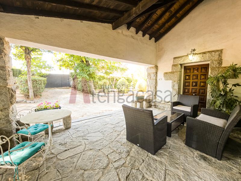 Foto fe3c2927-0720-4ef8-b9fc-4c32a2c3b1aa. Chalet  rustico en venta en Valdemorillo pueblo Valdemorillo