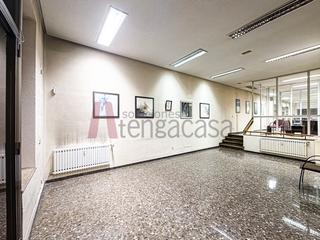 Piso  Calle de martnez izquierdo. Piso amplio en guindalera: perfecto para reforma!