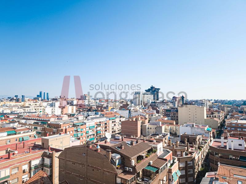Foto 08c75210-26aa-4e5a-8af3-8e2d9ae1e395. Piso exclusivo piso en última planta con vistas únicas a la sierra y bernabéu, en francisco silvela en Madrid