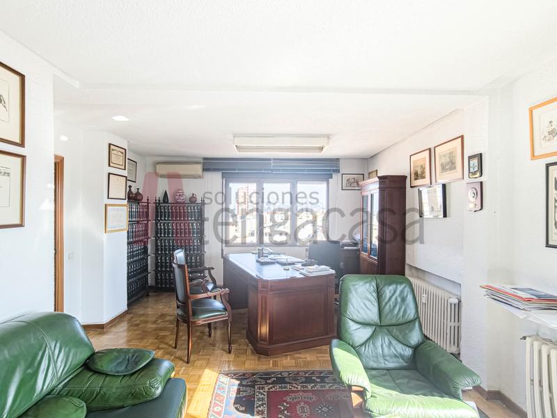 Foto 2009776d-ee46-4eb0-8018-43bb35a26354. Piso exclusivo piso en última planta con vistas únicas a la sierra y bernabéu, en francisco silvela en Madrid