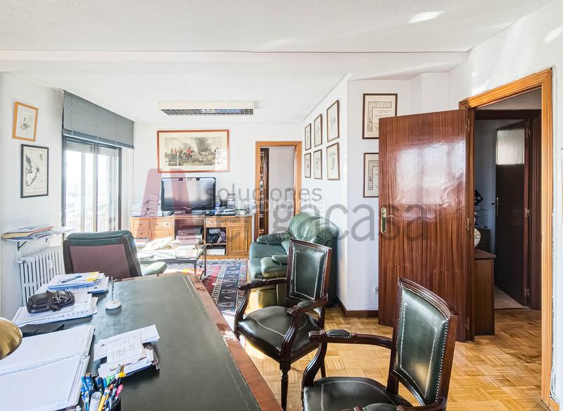 Foto 2e8daad3-7fc9-4f53-b0e1-37bc4447689b. Piso exclusivo piso en última planta con vistas únicas a la sierra y bernabéu, en francisco silvela en Madrid