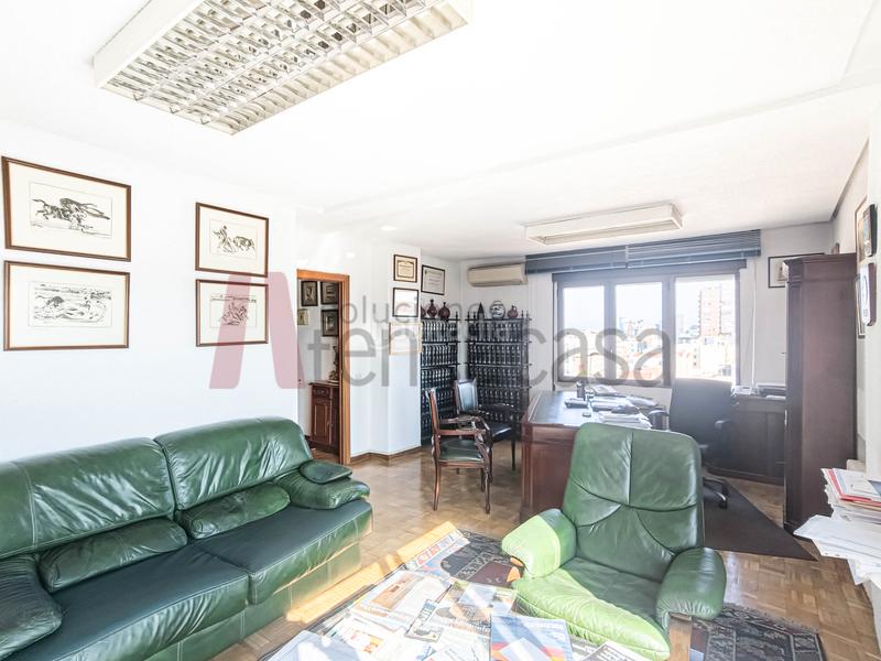 Foto 4c421ebb-eabf-49f6-888d-81faf670ac07. Piso exclusivo piso en última planta con vistas únicas a la sierra y bernabéu, en francisco silvela en Madrid