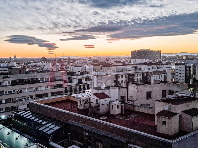 Foto 4e07c058-f64d-4540-b545-1bc6a1f3748d. Piso exclusivo piso en última planta con vistas únicas a la sierra y bernabéu, en francisco silvela en Madrid