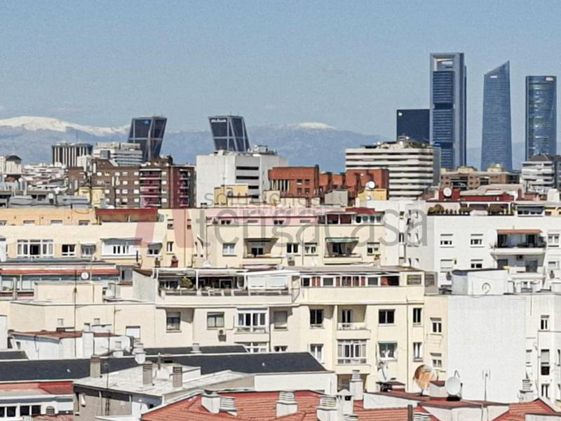 Foto 9c9b7fc8-a332-4133-8aa9-47b4e893f897. Piso exclusivo piso en última planta con vistas únicas a la sierra y bernabéu, en francisco silvela en Madrid